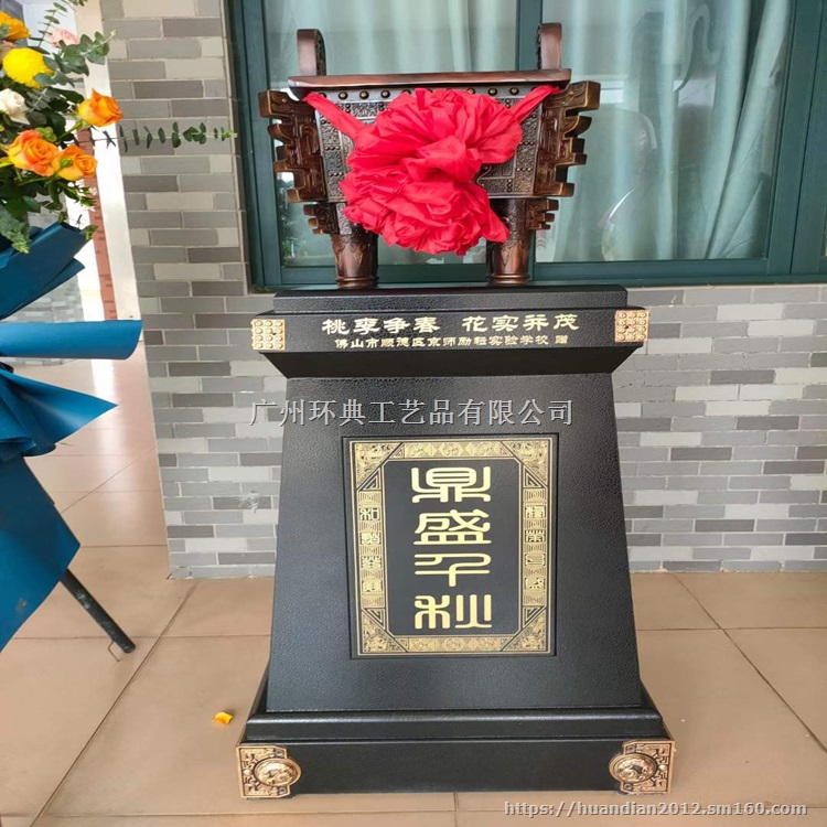 供应批发现货落地树脂鼎 铜鼎摆件 实木航海舵手