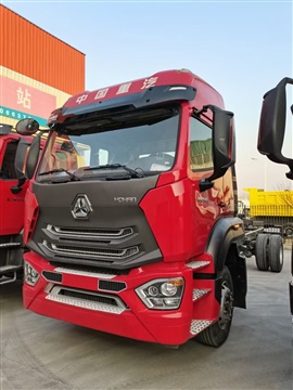 新款豪瀚国六高栏载货车220马力价格