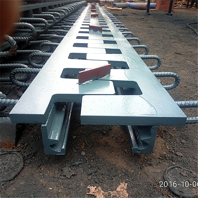 梳齿板桥梁伸缩缝 陆韵 单缝式伸缩缝装置 构造简单