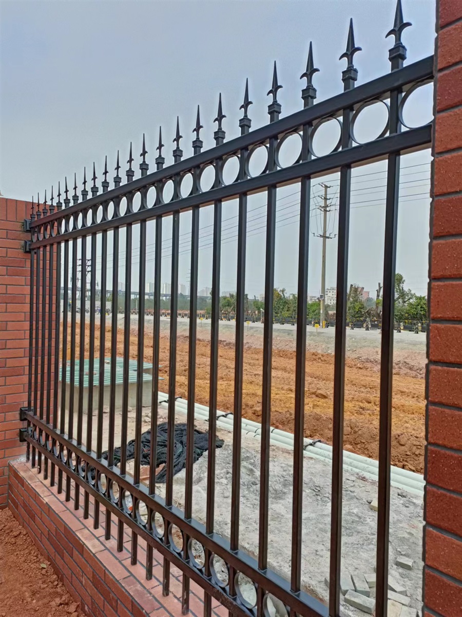 城市花园外围铁艺围栏款式 肇庆园林防护金属围栏