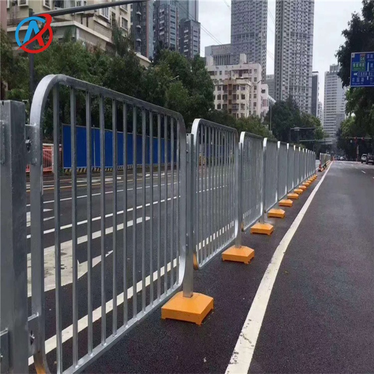 马路护栏生产厂家 东莞街道焊接式加厚栏杆