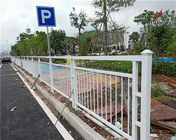 马路护栏生产厂家 东莞街道焊接式加厚栏杆