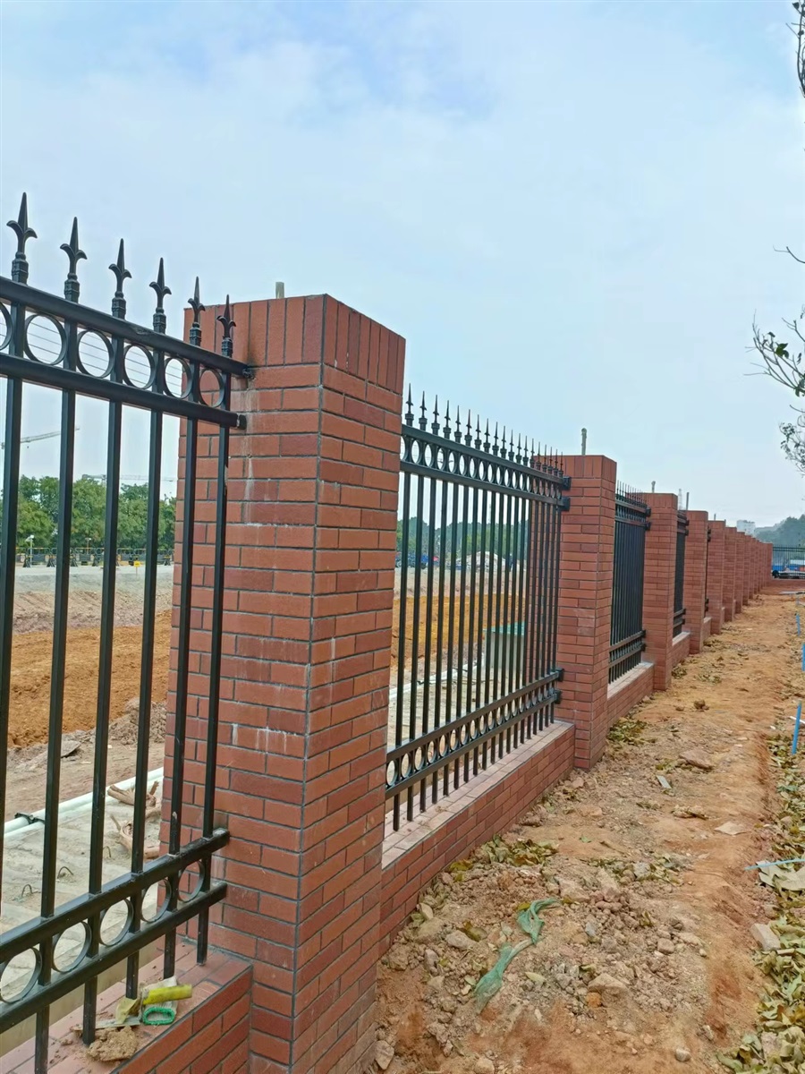 园林美化镂空式金属栏杆供应 阳江公园景观铁艺护栏