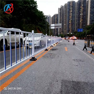 市政护栏人行道机非隔离栏采用上等优质锌钢材质规格多