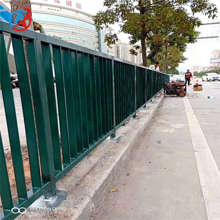 工业园区道路安全锌钢护栏定制 厂区过道防护隔离栏