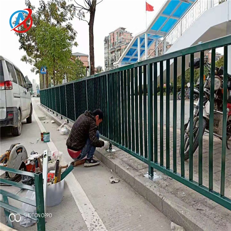 工业园区道路安全锌钢护栏定制 厂区过道防护隔离栏