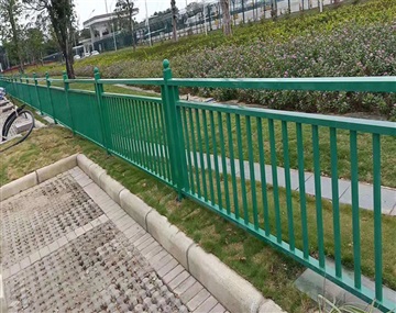 工业园区道路安全锌钢护栏定制 厂区过道防护隔离栏