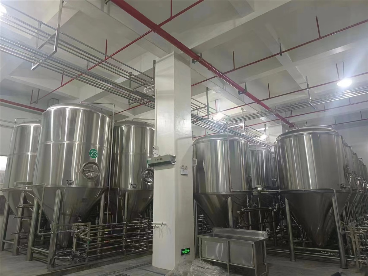 昆明3000升大型啤酒厂设备