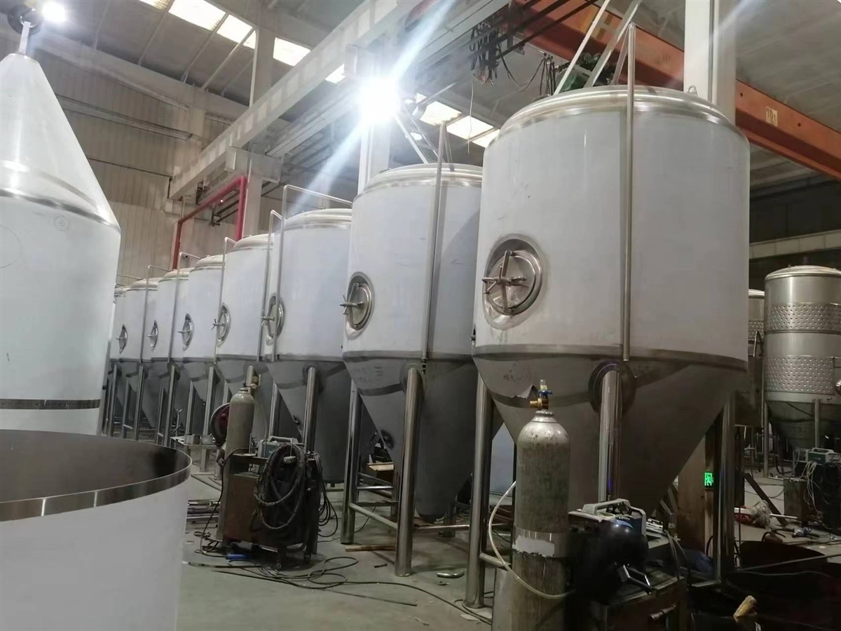 小型啤酒厂设备史密力维啤酒设备生产公司