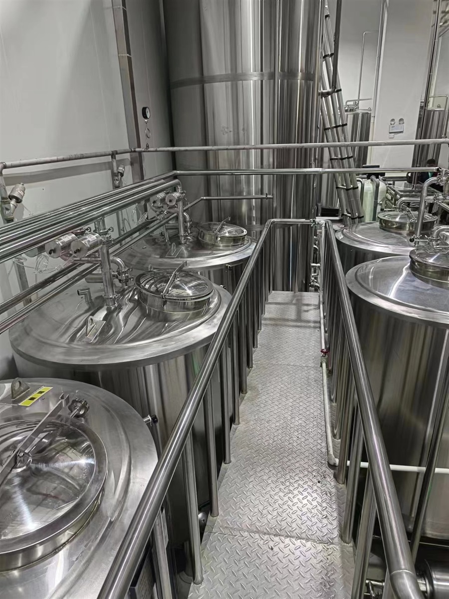 生产精酿啤酒设备的工厂酒厂日产30吨大型啤酒设备