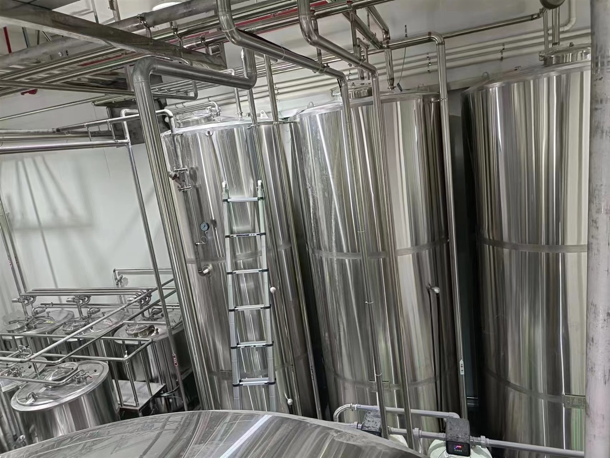 生产精酿啤酒设备的工厂酒厂日产30吨大型啤酒设备