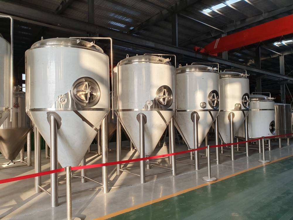 云南大理小型酒厂5吨自动化精酿啤酒设备厂家