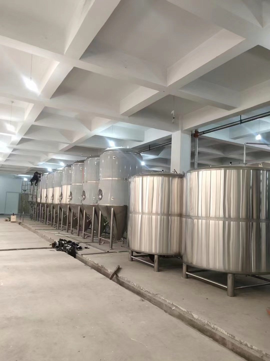 云南自酿鲜啤酒设备生产厂啤酒厂设备生产厂家