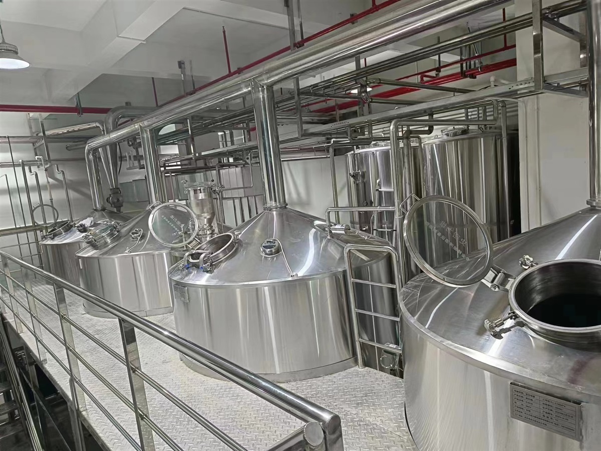 重庆大型啤酒设备制造工厂啤酒厂酿造啤酒的设备
