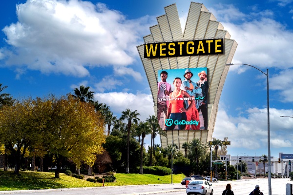 海外纸媒刊登及户外大屏投放扩大品牌影响力的策略