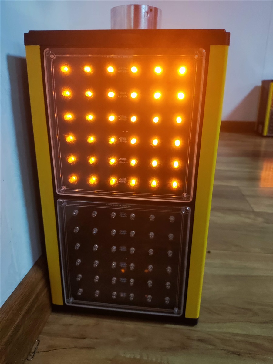 高速公路 智能雾灯 道路两侧诱导装置 雾区诱