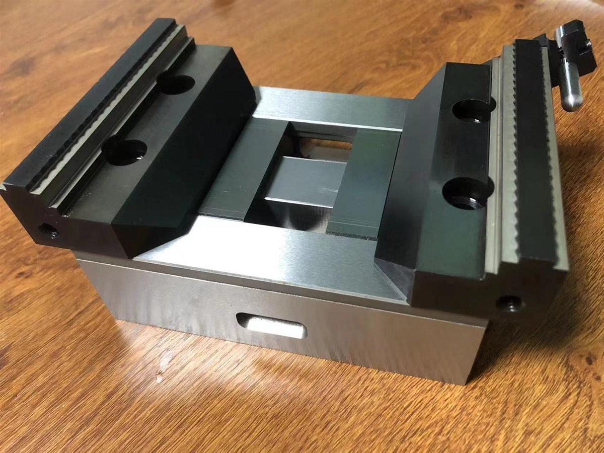 柔性五轴自定心平口钳