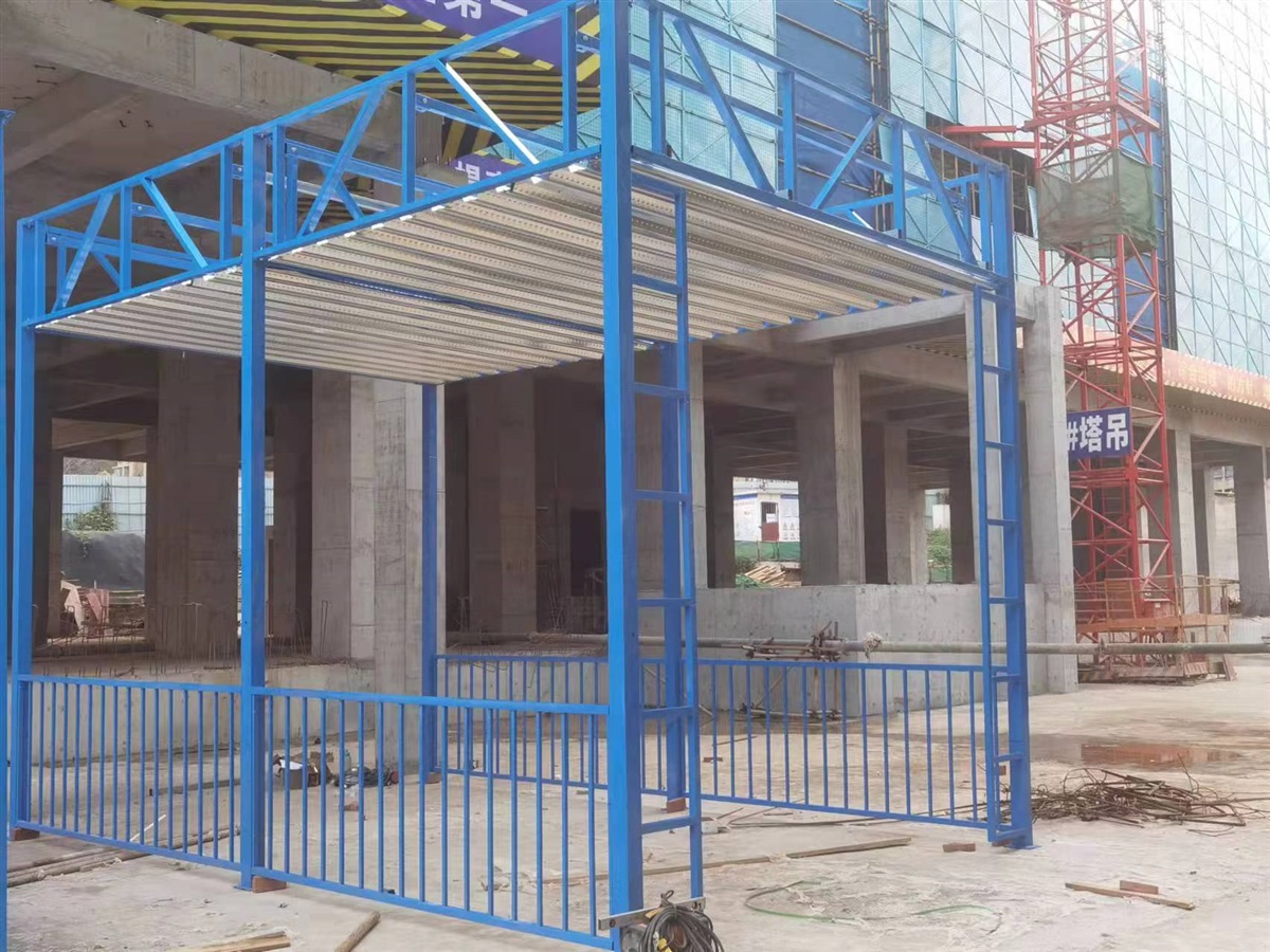 重庆安全通道通道防护棚施工电梯防护棚人行通道棚