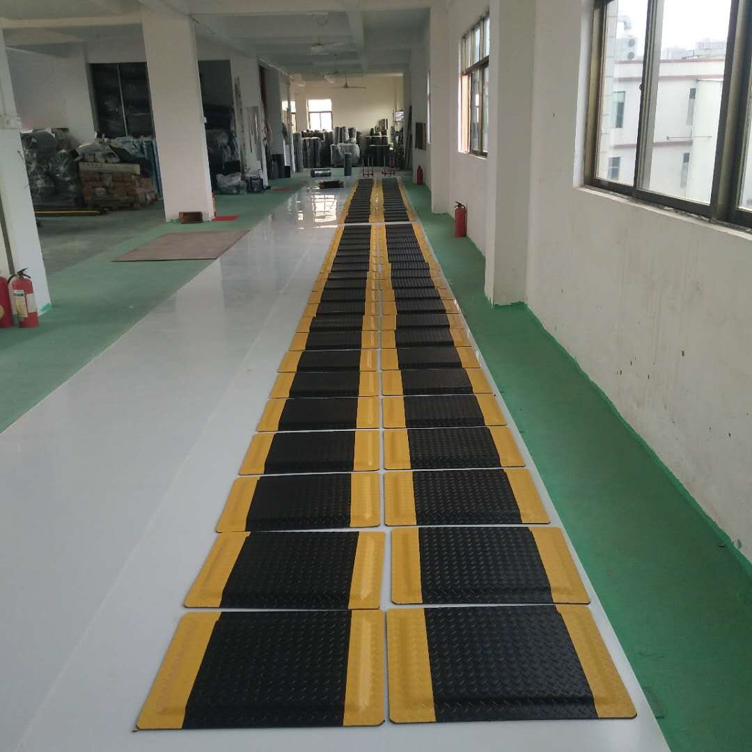 软垫黑底黄边,工业脚踏垫,无味环保防静电桌垫