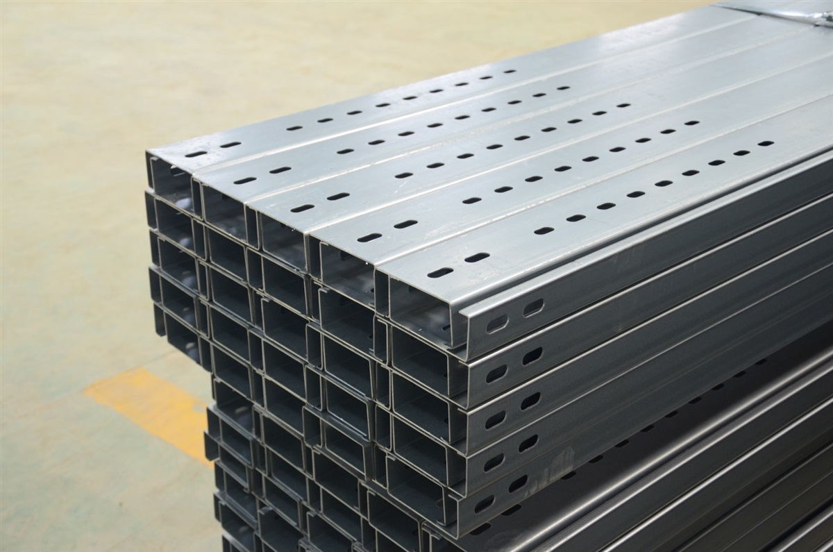 云南光伏支架昆明光伏支架中晟通光伏支架C型钢