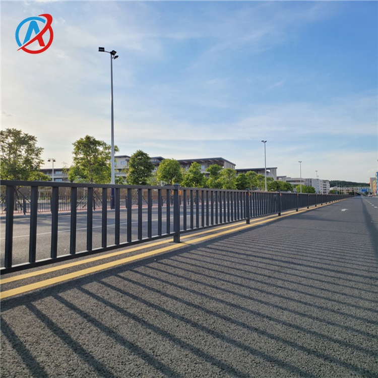 城市美化人行道护栏机非隔离栏锌钢护栏镀锌材料防腐