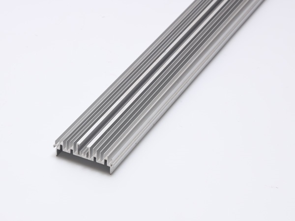 铝材动车高铁*门,流水线,太阳花散热器