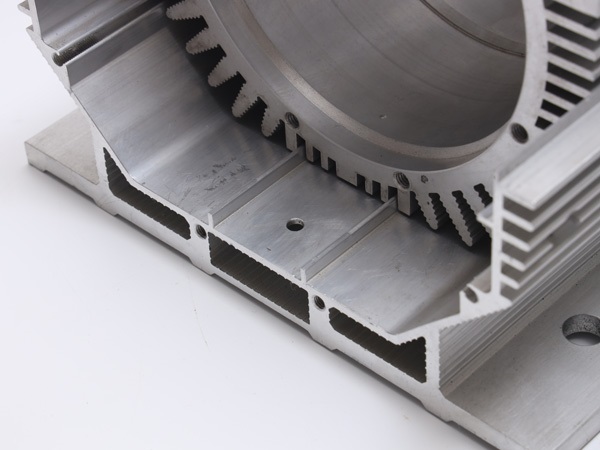 铝材动车高铁*门,流水线,太阳花散热器