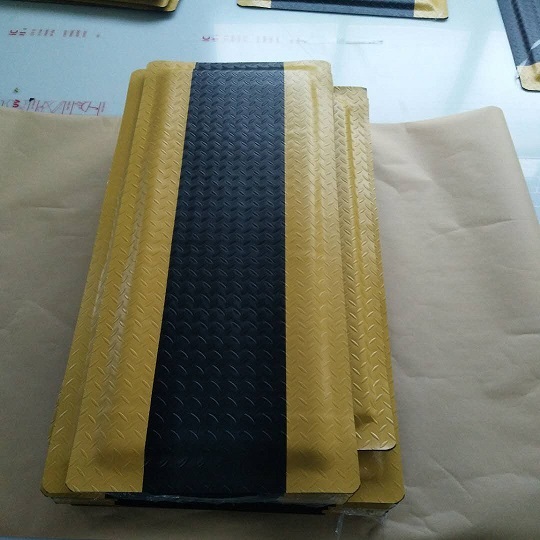 胶皮，无味防静电桌垫，抗疲劳脚垫 车间无味防静电胶