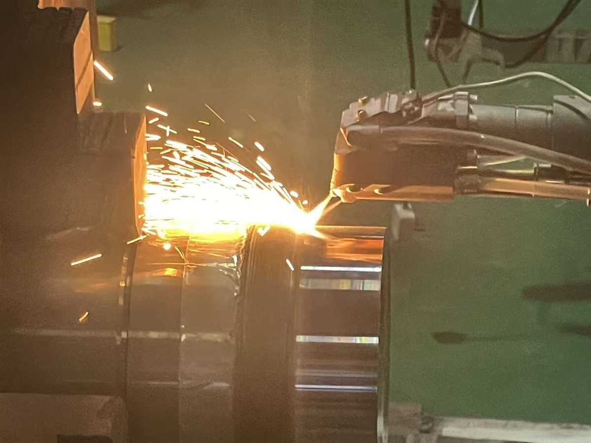 高速激光熔覆:工件耐磨耐腐蚀的 “硬核守护”